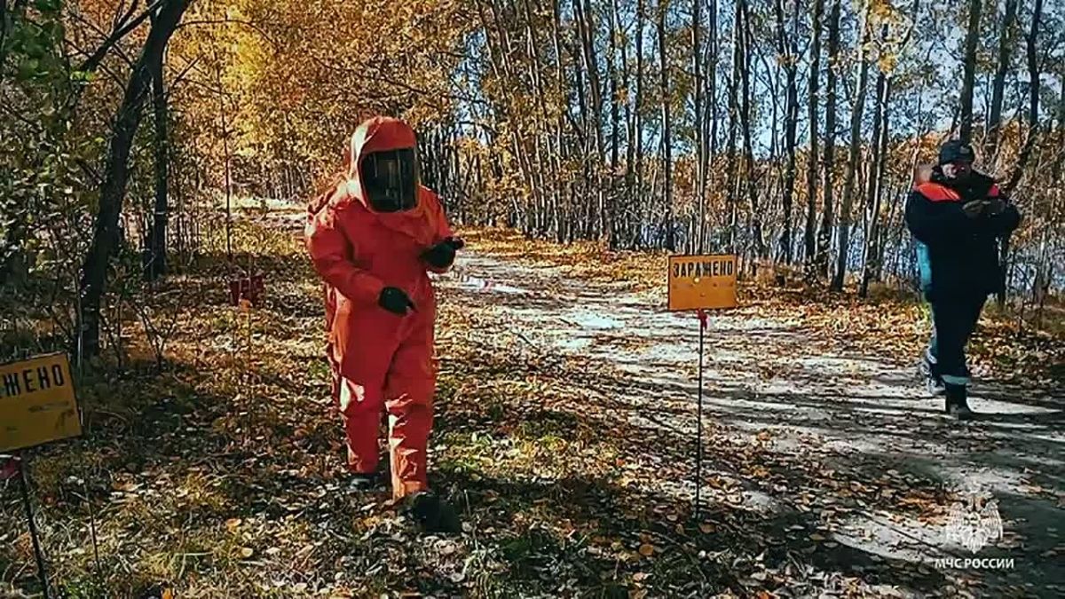 Хабаровские спасатели условно ликвидировали утечку опасных химических веществ и эвакуировали из района ЧС пострадавших