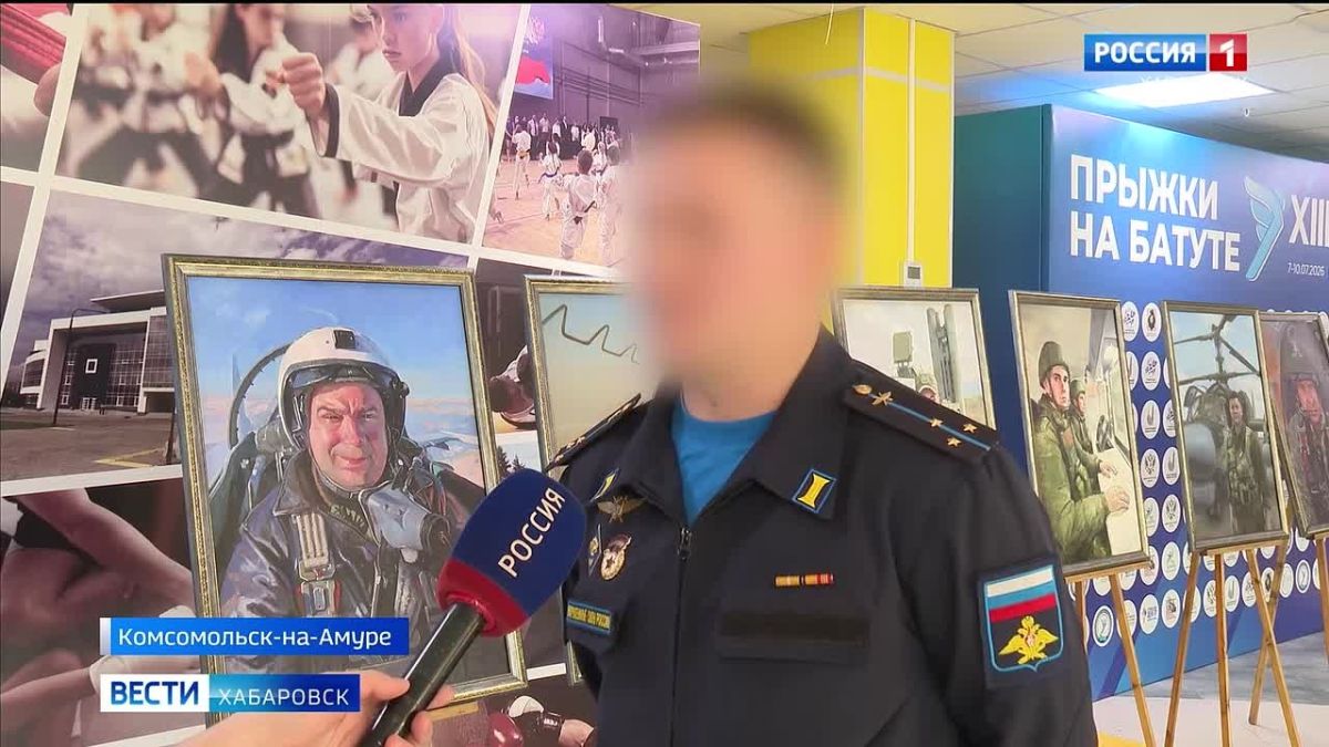 Лица защитников Родины: Комсомольск посетила передвижная выставка "Герои 11-ой армии ВВС и ПВО"