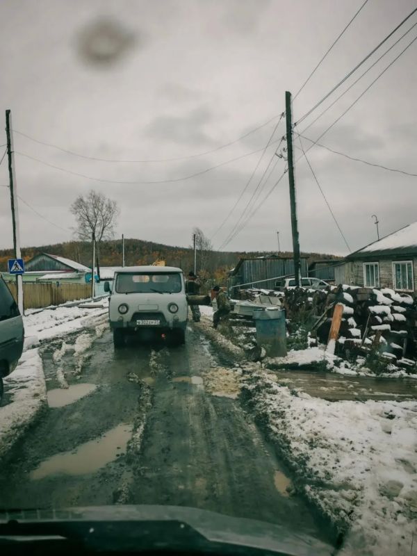 Энергетики устраняют последствия стихии: электроснабжение на большинстве аварийных участков восстановлено Энергетики устраняют последствия стихии: электроснабжение на большинстве аварийных участков восстановлено
