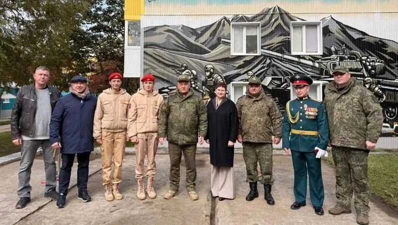 Мурал о защитниках дальних рубежей появился на Итурупе