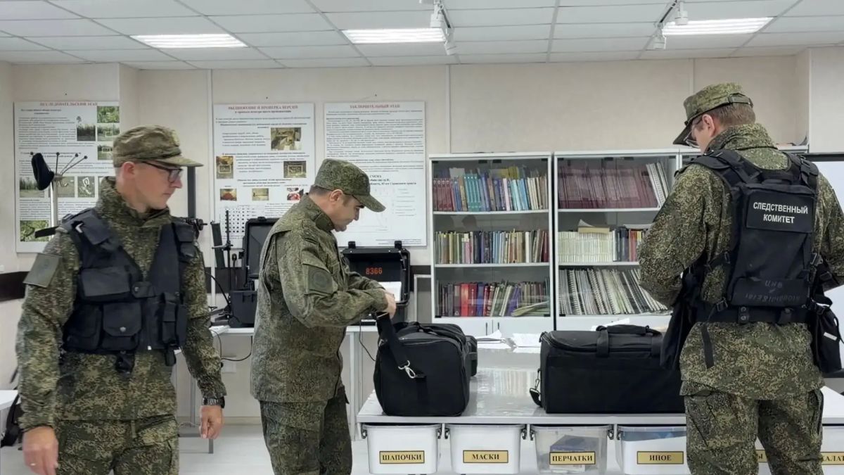 В Хабаровске руководитель ВСУ СК России по ВВО поздравил подчиненных офицеров с Днем образования службы криминалистики В Хабаровске руководитель ВСУ СК России по ВВО поздравил подчиненных офицеров с Днем образования службы криминалистики