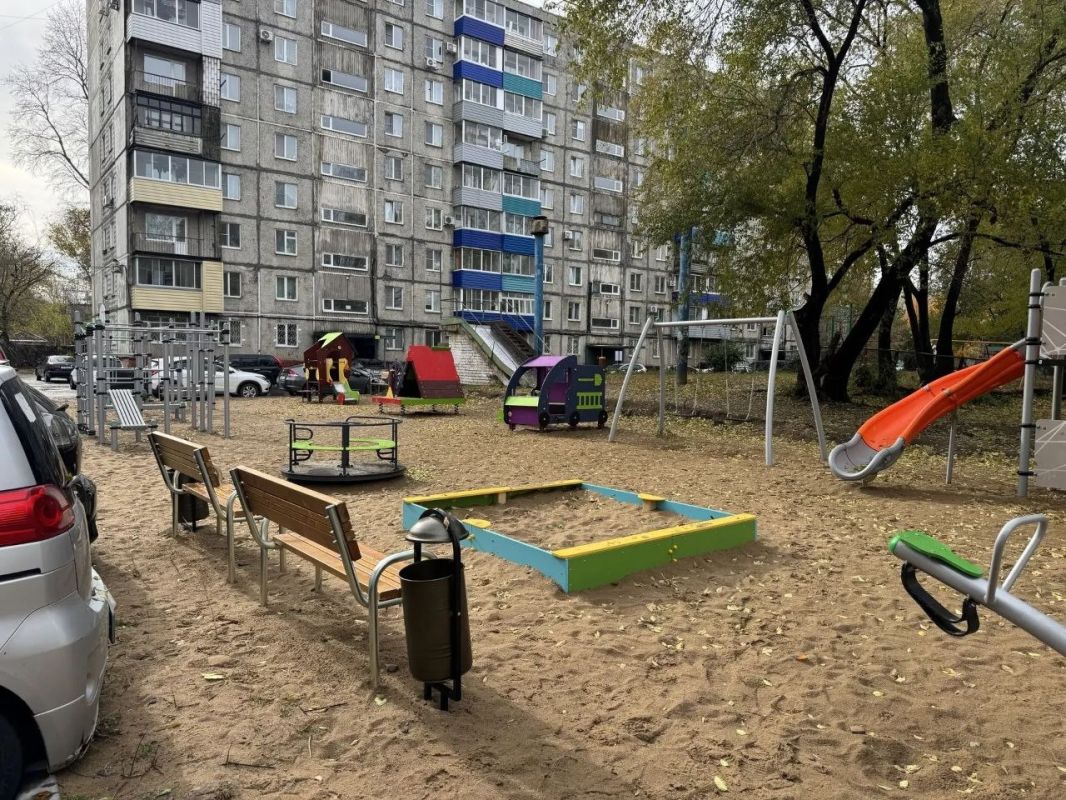 Александр Жорник: Принял участие в приёмке дворовых территорий Комсомольска-на-Амуре, благоустроенных в этом году в рамках программы «Формирование современной городской среды» и мероприятия «Благоустройство дальневосточных... Александр Жорник: Принял участие в приёмке дворовых территорий Комсомольска-на-Амуре, благоустроенных в этом году в рамках программы «Формирование современной городской среды» и мероприятия «Благоустройство дальневосточных...