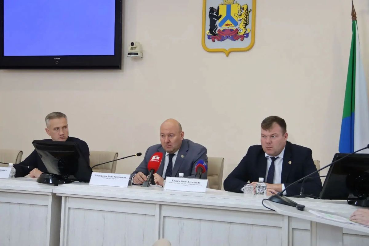 Администрация Хабаровска держит на контроле подачу тепла и горячей воды в дома горожан Администрация Хабаровска держит на контроле подачу тепла и горячей воды в дома горожан