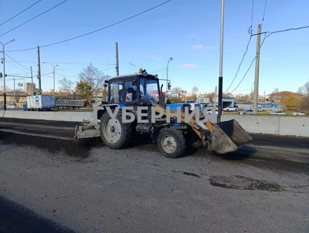На развязке в Первом микрорайоне Хабаровска осталось заасфальтировать разделительную полосу На развязке в Первом микрорайоне Хабаровска осталось заасфальтировать разделительную полосу