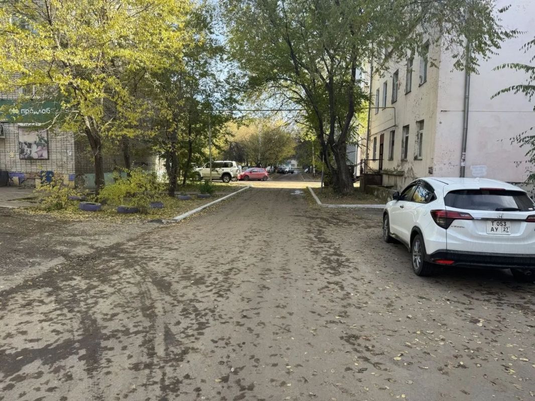Александр Жорник: Принял участие в приёмке дворовых территорий Комсомольска-на-Амуре, благоустроенных в этом году в рамках программы «Формирование современной городской среды» и мероприятия «Благоустройство дальневосточных... Александр Жорник: Принял участие в приёмке дворовых территорий Комсомольска-на-Амуре, благоустроенных в этом году в рамках программы «Формирование современной городской среды» и мероприятия «Благоустройство дальневосточных...
