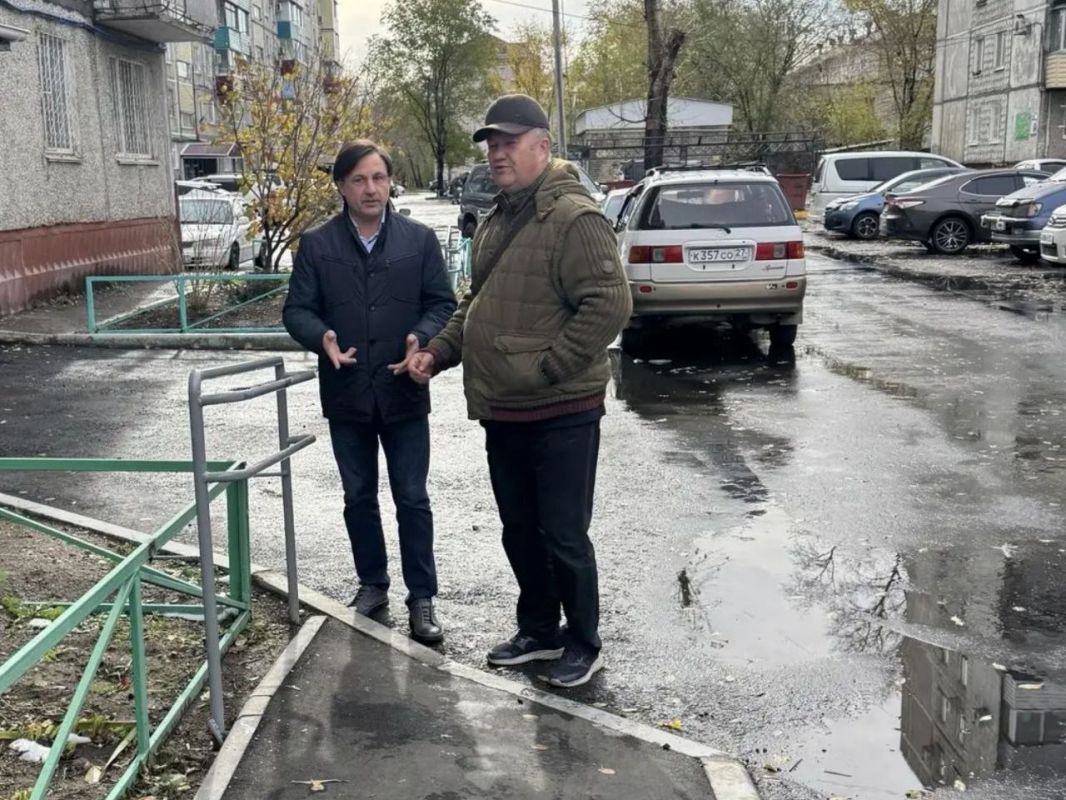 Александр Жорник: Принял участие в приёмке дворовых территорий Комсомольска-на-Амуре, благоустроенных в этом году в рамках программы «Формирование современной городской среды» и мероприятия «Благоустройство дальневосточных...