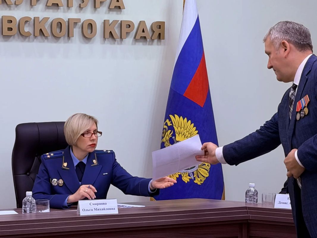 Первый заместитель прокурора Хабаровского края провела личный прием граждан по вопросам отопления и горячего водоснабжения Первый заместитель прокурора Хабаровского края провела личный прием граждан по вопросам отопления и горячего водоснабжения