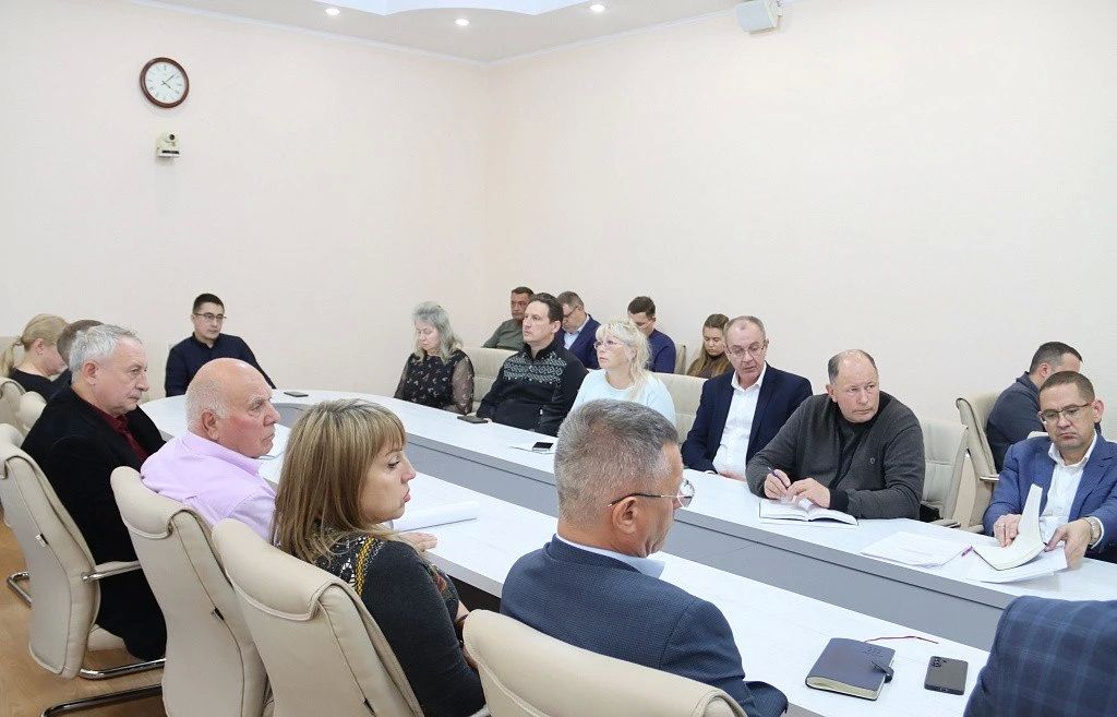 Проблему с горячей водой обсудили на совещании под председательством врип мэра Хабаровска Дениса Митрофанова Проблему с горячей водой обсудили на совещании под председательством врип мэра Хабаровска Дениса Митрофанова