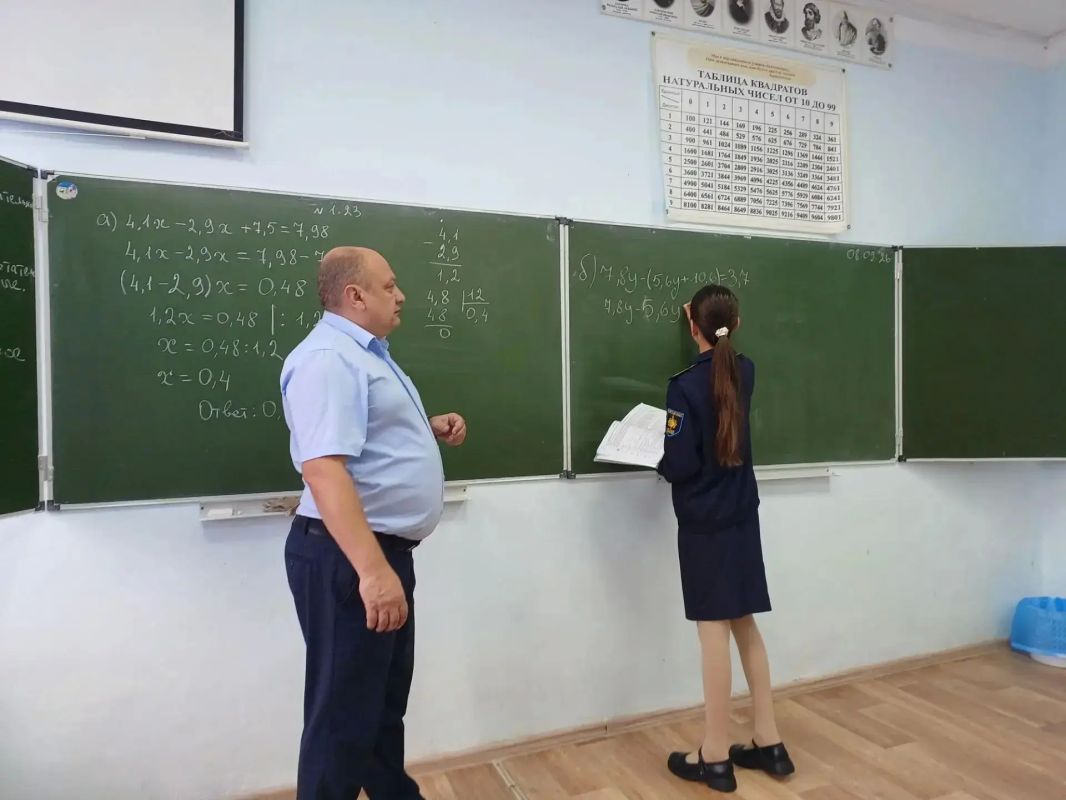 Дмитрий Демешин: В школах наших посёлков становится больше педагогов благодаря программе «Земский учитель» Дмитрий Демешин: В школах наших посёлков становится больше педагогов благодаря программе «Земский учитель»