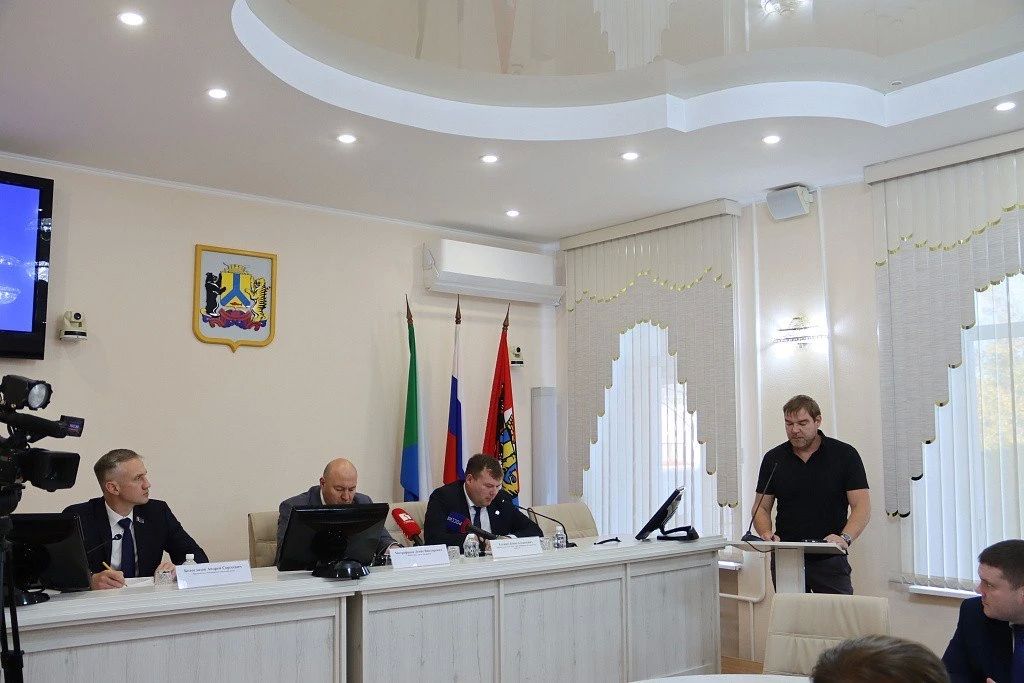 Проблему с горячей водой обсудили на совещании под председательством врип мэра Хабаровска Дениса Митрофанова Проблему с горячей водой обсудили на совещании под председательством врип мэра Хабаровска Дениса Митрофанова