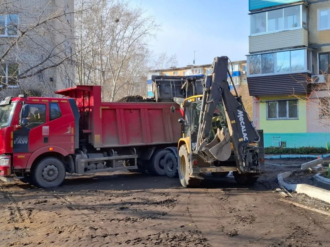 Ремонт проезда, ведущего к медколледжу и детсаду, завершается в Комсомольске Ремонт проезда, ведущего к медколледжу и детсаду, завершается в Комсомольске