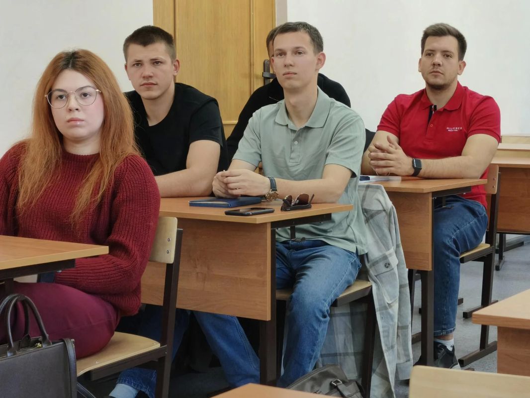 Сотрудники следственного управления Следственного комитета России по Хабаровскому краю и Еврейской автономной области провели лекции для студентов «РПА Минюста России» Сотрудники следственного управления Следственного комитета России по Хабаровскому краю и Еврейской автономной области провели лекции для студентов «РПА Минюста России»