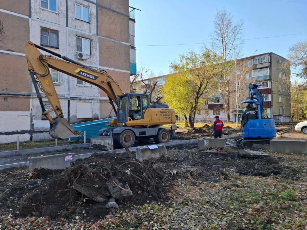 Ремонт проезда, ведущего к медколледжу и детсаду, завершается в Комсомольске Ремонт проезда, ведущего к медколледжу и детсаду, завершается в Комсомольске
