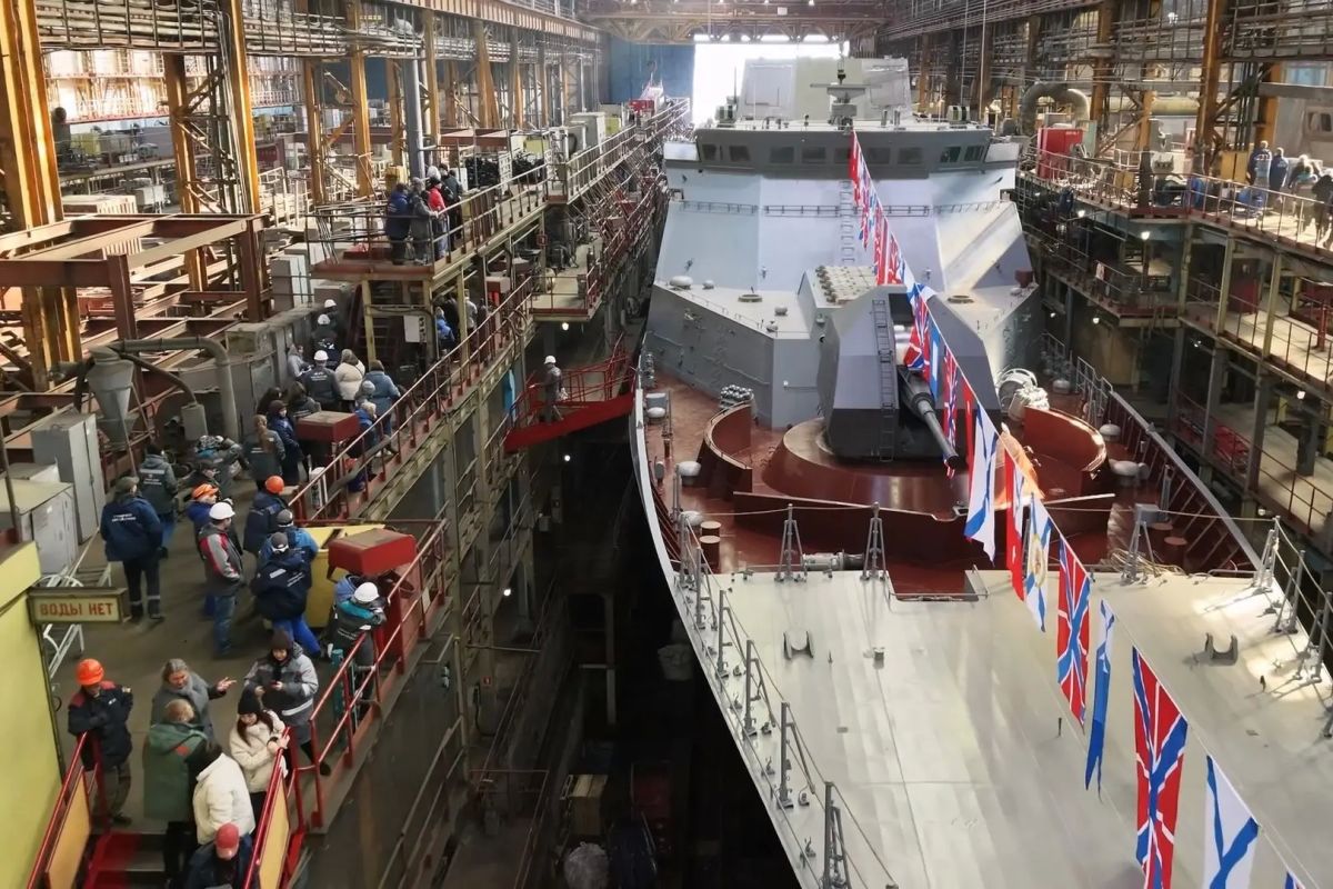 Корвет «Грозный» спустили на воду на Амурском судостроительном заводе Корвет «Грозный» спустили на воду на Амурском судостроительном заводе
