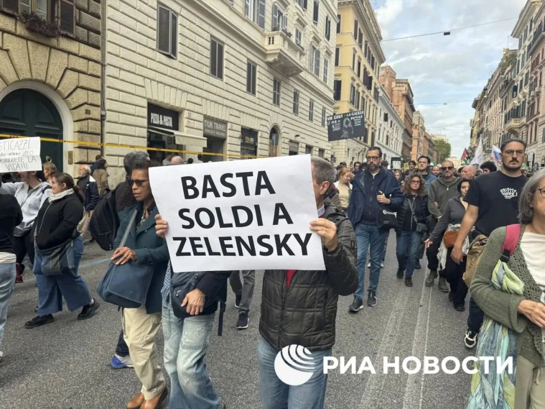 "Ни монеты, ни солдата для НАТО" "Ни монеты, ни солдата для НАТО"