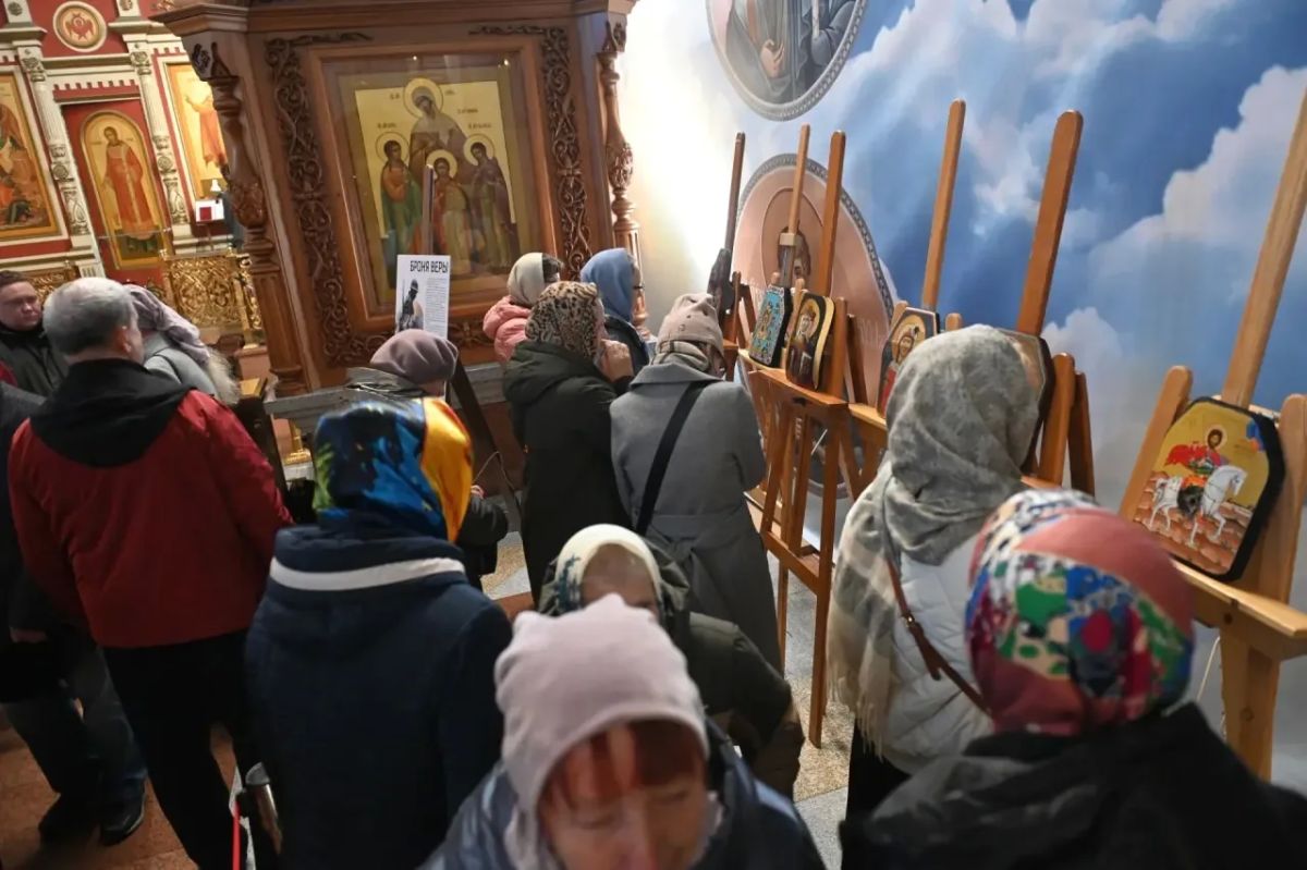 В Хабаровске открылась выставка икон на бронепластинах «Броня веры» В Хабаровске открылась выставка икон на бронепластинах «Броня веры»