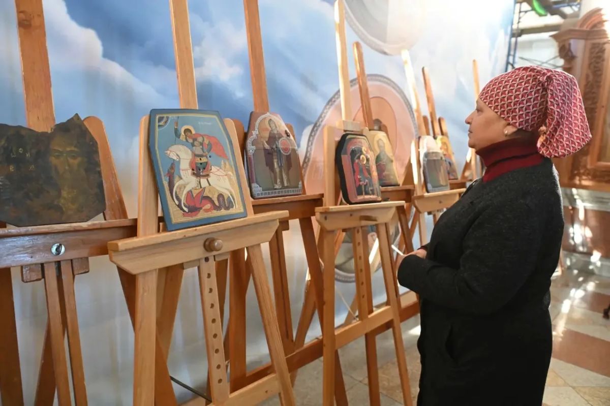 В Хабаровске открылась выставка икон на бронепластинах «Броня веры» В Хабаровске открылась выставка икон на бронепластинах «Броня веры»