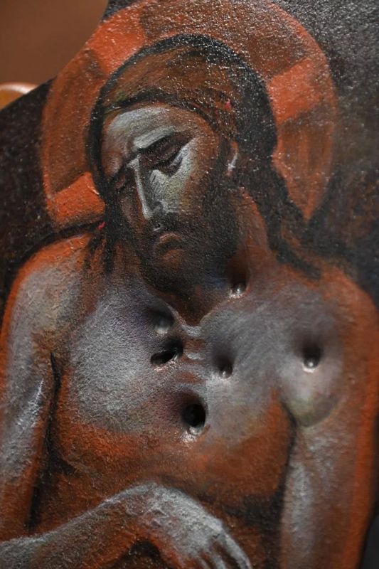 В Хабаровске открылась выставка икон на бронепластинах «Броня веры» В Хабаровске открылась выставка икон на бронепластинах «Броня веры»