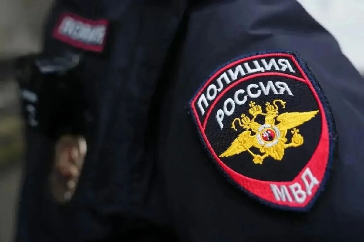 В Хабаровске участковые задержали мужчину, повредившего иномарку прямо на проезжей части
