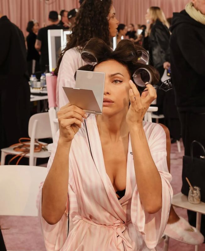 Российское выбирают везде. Ирина Шейк, например, перед показом Victoria’s Secret подкреплялась нашими конфетами Российское выбирают везде. Ирина Шейк, например, перед показом Victoria’s Secret подкреплялась нашими конфетами