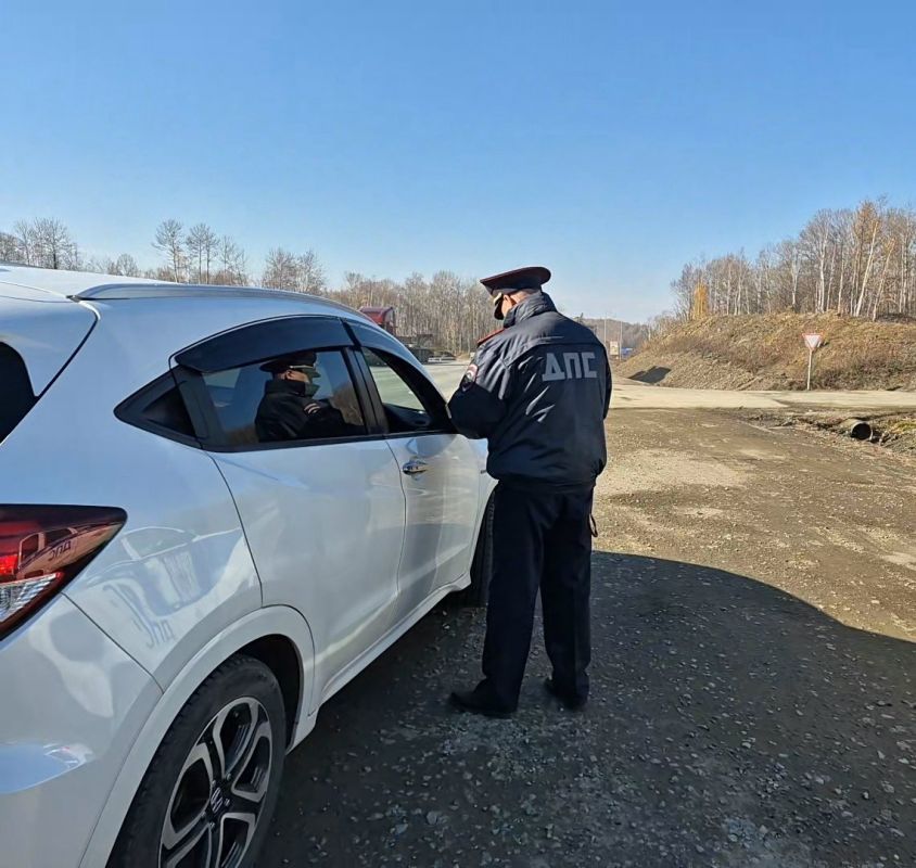 В Комсомольском районе сотрудники Госавтоинспекции провели профилактический рейд «Безопасность на дороге» В Комсомольском районе сотрудники Госавтоинспекции провели профилактический рейд «Безопасность на дороге»