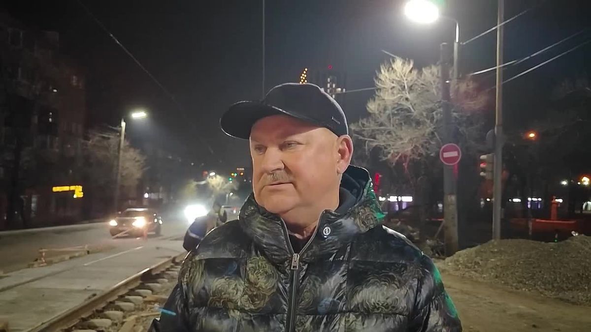 В Хабаровске идет комплексный ремонт улицы Джамбула и трамвайных путей на пересечении с улицей Серышева