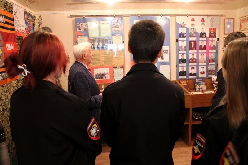В городе Юности ветеран органов внутренних дел провел для школьников урок мужества В городе Юности ветеран органов внутренних дел провел для школьников урок мужества