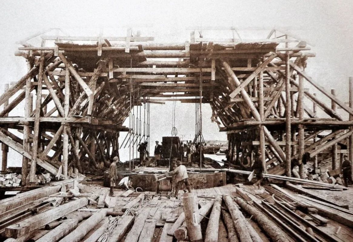 Амурскому мосту в Хабаровске исполнилось 110 лет Амурскому мосту в Хабаровске исполнилось 110 лет