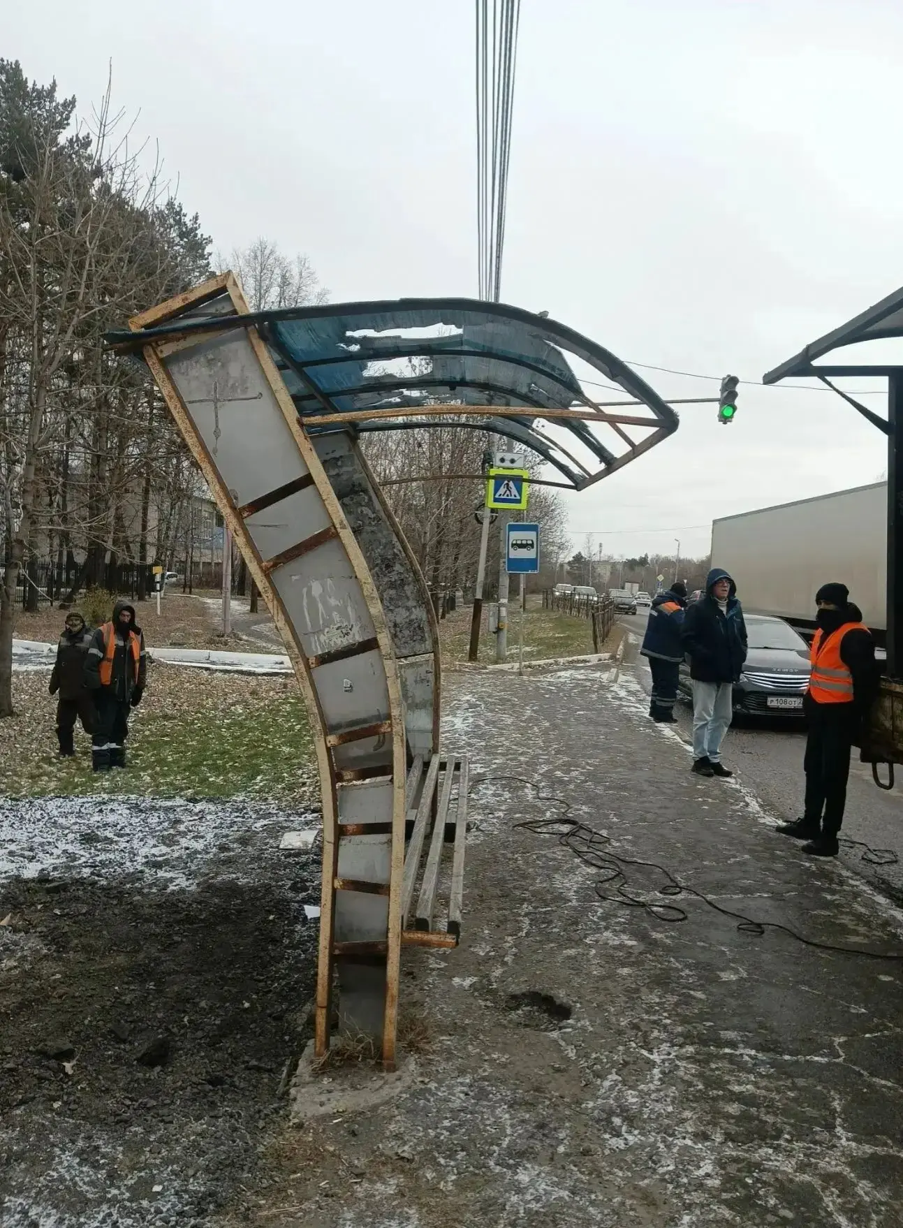 На Восточном шоссе обновили остановку «Интернат»