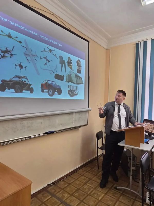Будущее промышленности края начинается со студентов! Будущее промышленности края начинается со студентов!