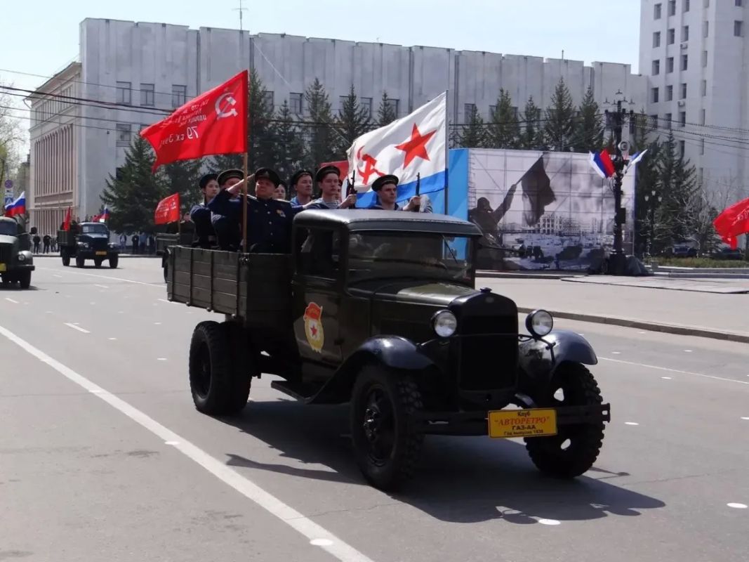 Их труд сохраняет историю. В этом году хабаровский клуб «Авторетро-100» отмечает 30-летие! На счету организации десятки восстановленных машин, сотни километров пробега и тысячи зрителей, которые через ретроавто по-новому... Их труд сохраняет историю. В этом году хабаровский клуб «Авторетро-100» отмечает 30-летие! На счету организации десятки восстановленных машин, сотни километров пробега и тысячи зрителей, которые через ретроавто по-новому...