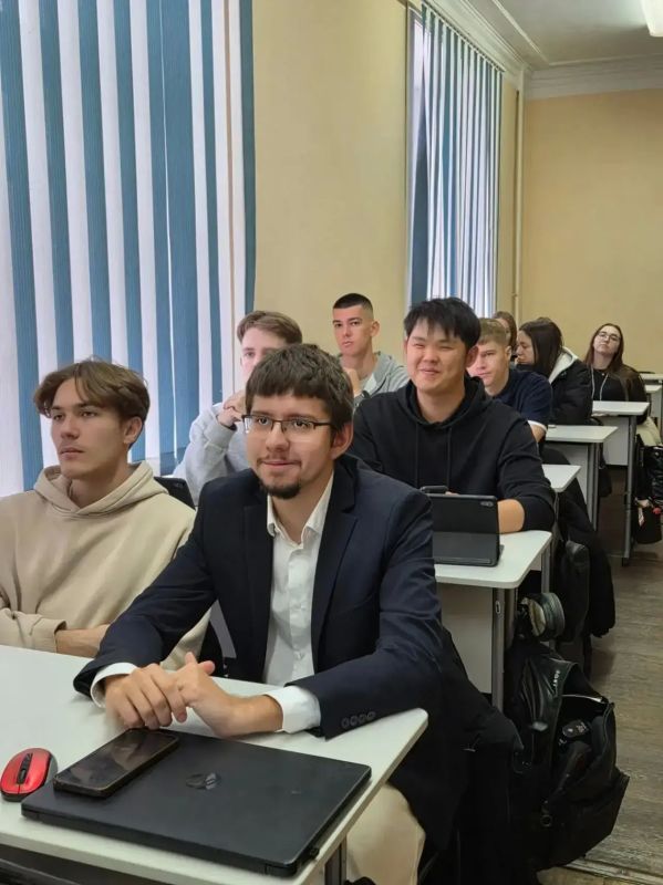 Будущее промышленности края начинается со студентов! Будущее промышленности края начинается со студентов!